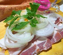 Сало с луком