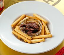 Гриссини с вялеными томатами