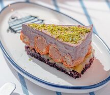 Шоколадный торт с лукумадес