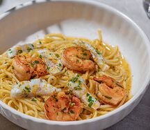 Спагетти с креветками и сибасом 