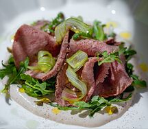 Вителло тоннато и соус из тунца 