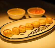 Ванильные сырники с хурмой и заварным кремом 