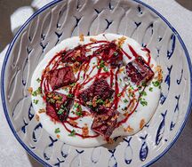 Телятина, мусс из пармезана, карамель из портвейна