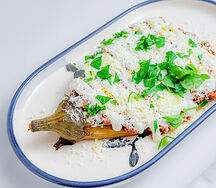 Запечённый баклажан с телятиной и сыром