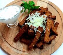 Гренки с сырным соусом