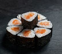 Маки с лососем