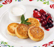 Сырники с ягодным соусом