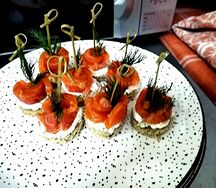 Канапе с красной рыбой