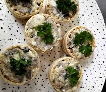 Тарталетки с грибами и курицей