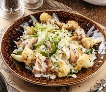 Салат с цыплёнком на гриле