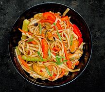 Wok с мидиями