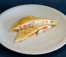 Блинчик с крем чизом и форелью
