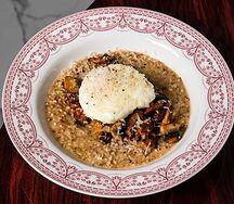 Гречневая каша с грибами и яйцом пашот