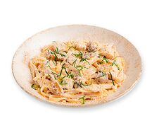 Паста с цыпленком, грибами и трюфельным соусом