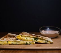 Кесадилья с сыром и зеленью