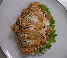 Круассан Цезарь