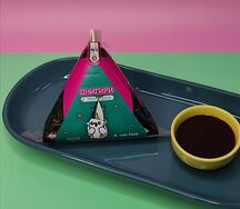 Онигири с тунцом