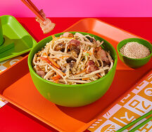 Вок с беконом и грибами в сливочном соусе