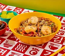 Вок гречневый с креветками в устричном соусе