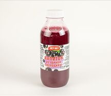 Напиток из черной смородины в бутылке