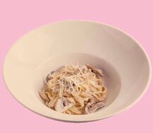 Паста с курицей и грибами в сливках 