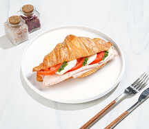 Круассан с ветчиной и сыром Моцарелла