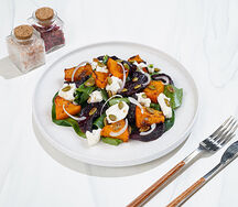 Салат со свеклой, тыквой и козьим сыром