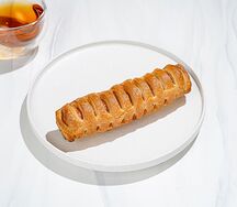 Слойка с сосиской Марсельской и сыром