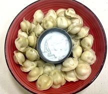 Детские пельмени со сметаной