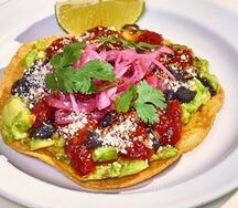 Тостада из авокадо