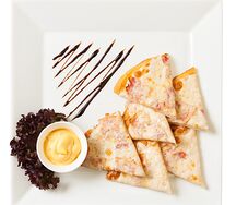 Сырные уголки с беконом
