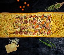 Фирменная Epic pizza метровая