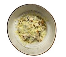 Спагетти с грибным соусом и курицей на гриле