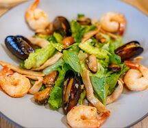 Микс-салат с морепродуктами