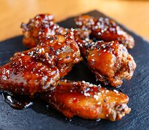 Куриные крылья в остро-сладком соусе