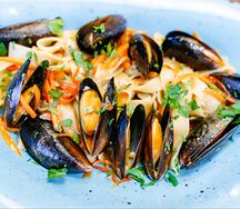 Феттуччине с мидиями по-тайски