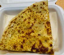 Блин с творожной массой и маринованным ананасом