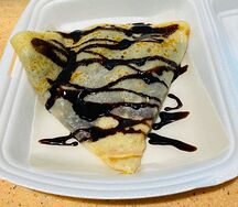 Блин с шоколадной пастой и бананами