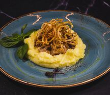 Бефстроганов с картофельным пюре