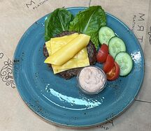 Бургер в листьях классический