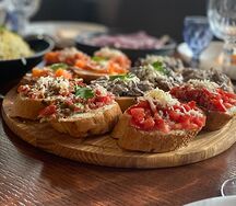 Сет из трех видов брускетт