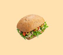 Сэндвич с тунцом, печёным перцем и оливками