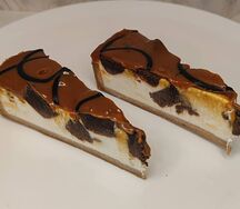 Торт Чизкейк с брауни и карамелью