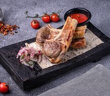 Стейк из свинины на мангале