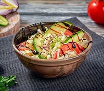 Салат из свежих овощей с бальзамическим соусом