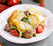 Теплый салат с куриным бедром
