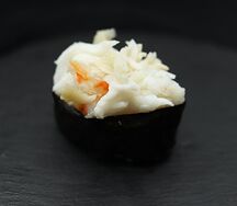 Гункан с крабом