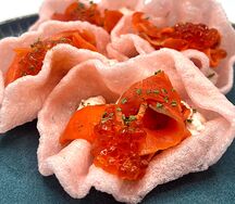 Чипс с начинкой и красной икрой