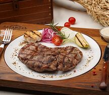 Стейк из cвинoй шейки