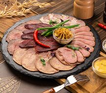 Мясные деликатесы